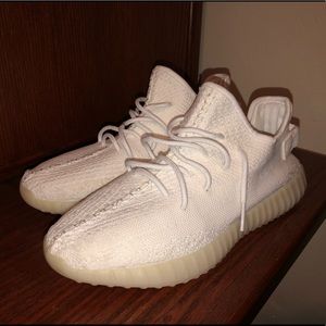 Yeezy 350 V2 (SEE DESCRIPTION)